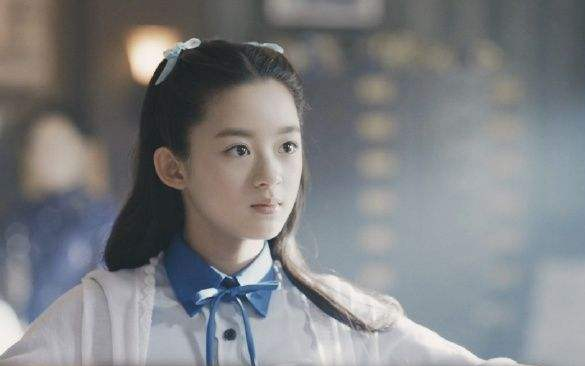 Dương Mịch ký hợp đồng với một mỹ nhân mới, dự kiến sẽ là người kế nhiệm Địch Lệ Nhiệt Ba trong tương lai? Ảnh 2