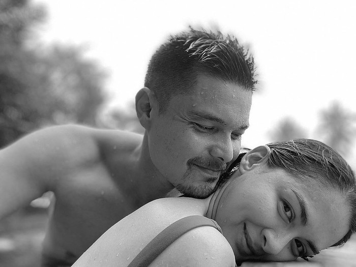 'Mỹ nhân đẹp nhất Philippines' Marian Rivera khoe ảnh tình cảm bên ông xã nhân dịp anh nhận giải thưởng ở Hàn Quốc