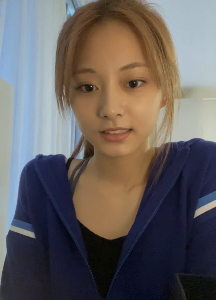 Tzuyu cho biết Twice đang chuẩn bị bài hát comeback mới, và cô nghĩ ca khúc lần này sẽ tốt hơn rất nhiều so với More & More lần vừa rồi. 