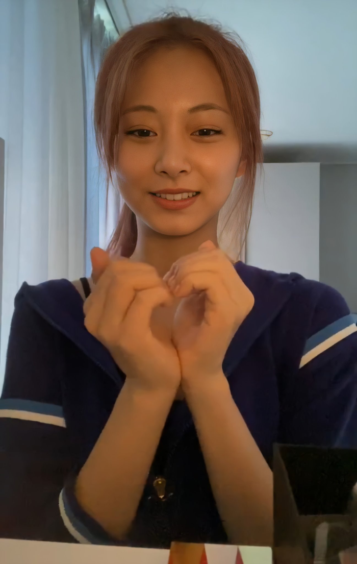 Với chia sẻ nhỏ này của Tzuyu trong livestream gần đây tạo nên đề tài bàn tán của cả khán giả lẫn người hâm mộ.