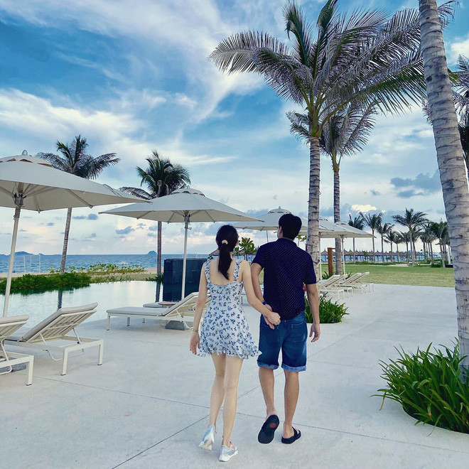 Trước đó, người đẹp 9x khiến dân tình bất ngờ khi mạnh dạn thừa nhận đã yêu đơn phương Phillip nguyễn từ lâu