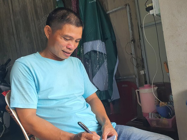 Nghe tiếng kêu cứu, anh Thiên đã lao xuống sông cứu cháu bé. Ảnh: Dân Trí