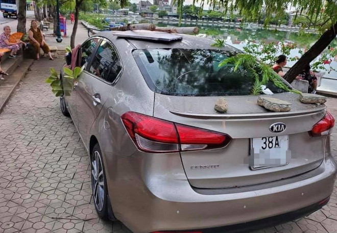 Đậu xe không đúng nơi quy định rồi rời đi, chủ ô tô đành ngậm ngùi khi chứng kiến cảnh tượng lạ lúc trở lại Ảnh 3