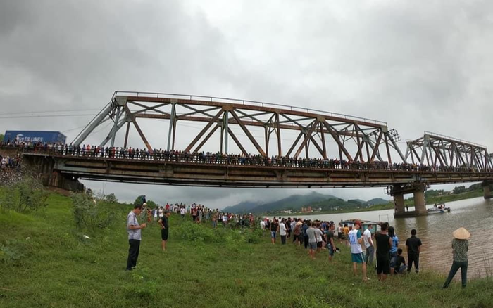 Vụ tài xế xe tải dũng cảm lao xuống sông cứu người phụ nữ, cả hai tử vong thương tâm: Tài xế là người hiền lành, tu chí làm ăn Ảnh 2