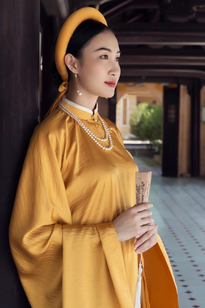 'Miss Eco Vietnam' Đoàn Hồng Trang diện áo Tấc, vẻ mặt khiêm cung giữa Kinh Thành Huế Ảnh 11