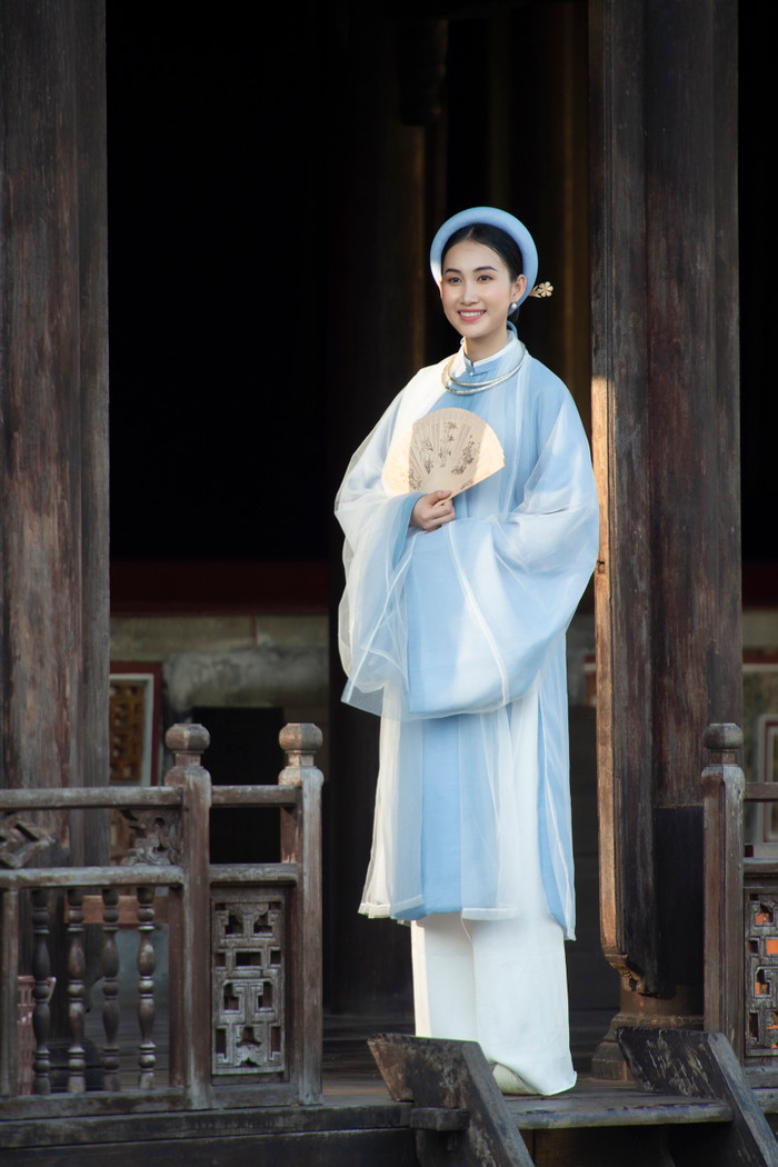 'Miss Eco Vietnam' Đoàn Hồng Trang diện áo Tấc, vẻ mặt khiêm cung giữa Kinh Thành Huế Ảnh 16