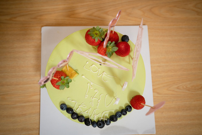  Cận cảnh chiếc bánh kem mà theo Thu Trang chia sẻ là 'xấu nhưng mà thích' được cô chia sẻ trên trang cá nhân của mình