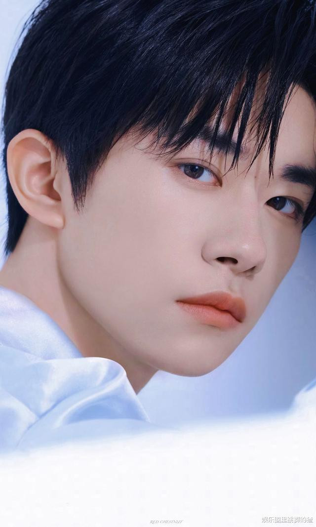 Ca sĩ, diễn viên Dịch Dương Thiên Tỉ