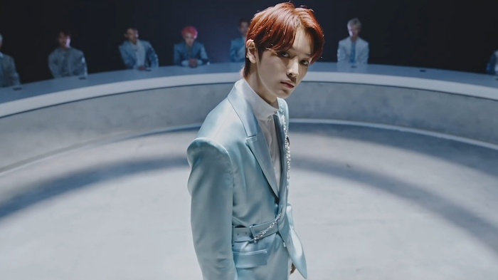 ungchan gây thương nhớ với màu tóc đỏ nâu.