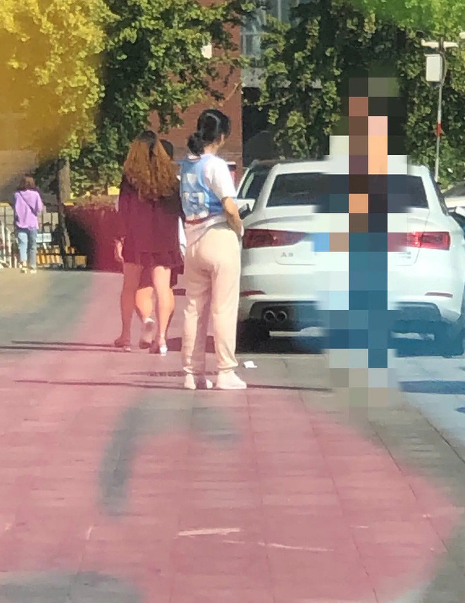 'Hotgirl TikTok' khiến dân tình 'choáng váng' khi lộ vẻ ngoài kém sắc qua ống kính người đi đường Ảnh 9