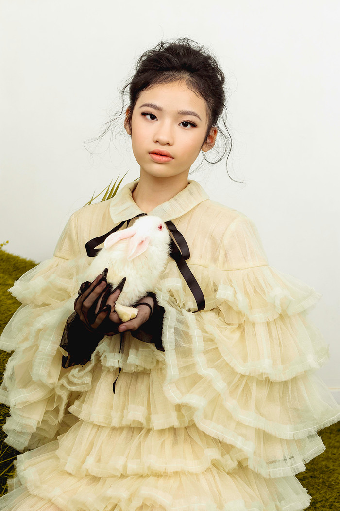 Mẫu nhí Bảo Hà hoá chị Hằng, chụp ảnh ngọt ngào cùng thỏ ngọc Ảnh 11