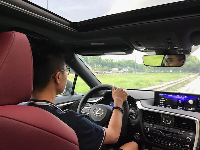 Chia tay nhưng vẫn tặng đồ hiệu, bạn trai cũ Linh Ngọc Đàm 'đốn tim' dân mạng vì bên trong ấm áp bên ngoài nhiều tiền Ảnh 7