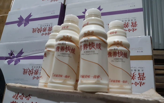 Thu giữ 10 nghìn chai sữa chua lậu từ Trung Quốc chờ tiêu thụ tại Hà Nội Ảnh 2