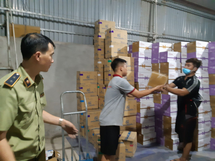 Lực lượng chức năng đã tạm giữ toàn bộ số hàng này.