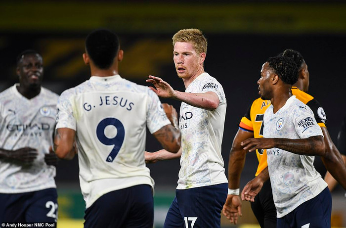 Nhạc trưởng De Bruyne tỏa sáng giúp Man City hạ Wolves 3-1.