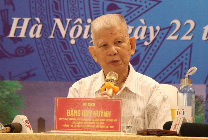 GS.TS Đặng Huy Huỳnh chia sẻ, việc biến dòng sông này thành sông sạch là khát vọng của nhiều người.