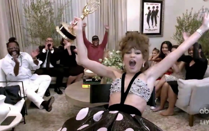 Những khoảnh khắc của Zendaya khi giành giải Emmy lịch sử và tiết lộ về phần mới của bộ phim 'Euphoria' Ảnh 2