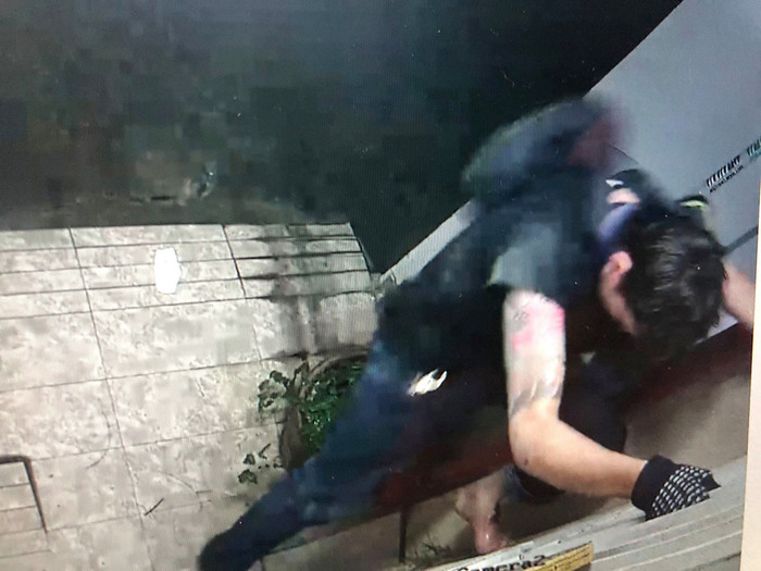 Hình ảnh P. đột nhập bị camera an ninh ghi lại. Ảnh: Dân Việt