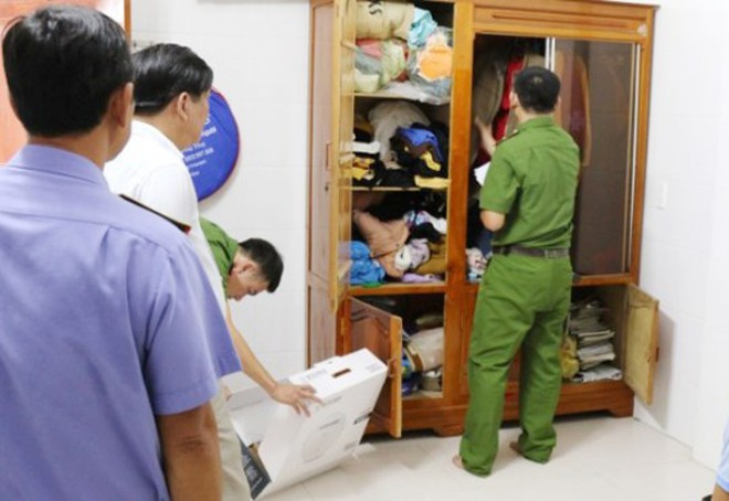 Khám xét nơi ở các đối tượng. Ảnh: An ninh thủ đô