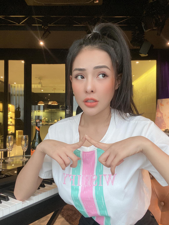 Hiếm khi ăn mặt kín đáo, Ngân 98 'đốn tim' dân tình với phong cách đáng yêu này Ảnh 11