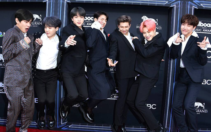 Đề cử Billboard Music Awards 2020: BTS, EXO đấu chọi trực diện cùng Ariana Grande và Billie Eilish Ảnh 2