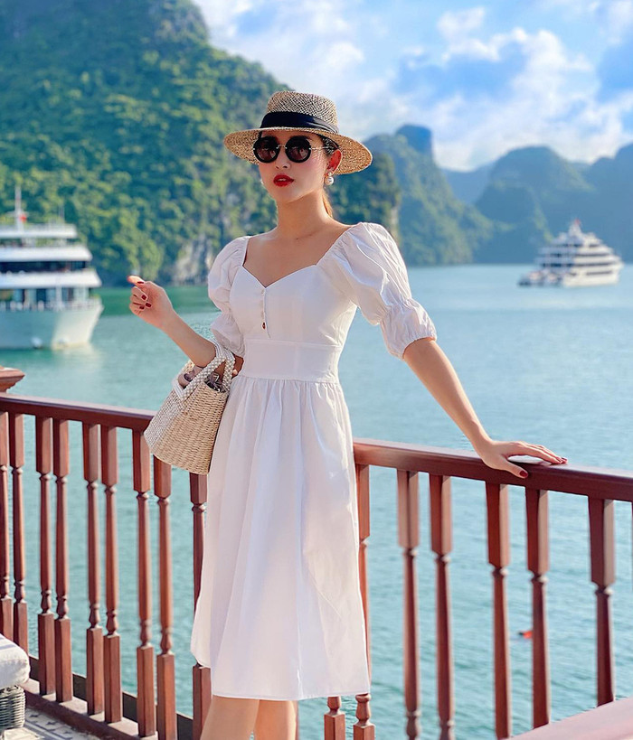 Vbiz mấy ai chơi lớn như Hương Giang, Ngọc Trinh đã mở tiệc trên du thuyền là chơi dress code chanh xả Ảnh 9