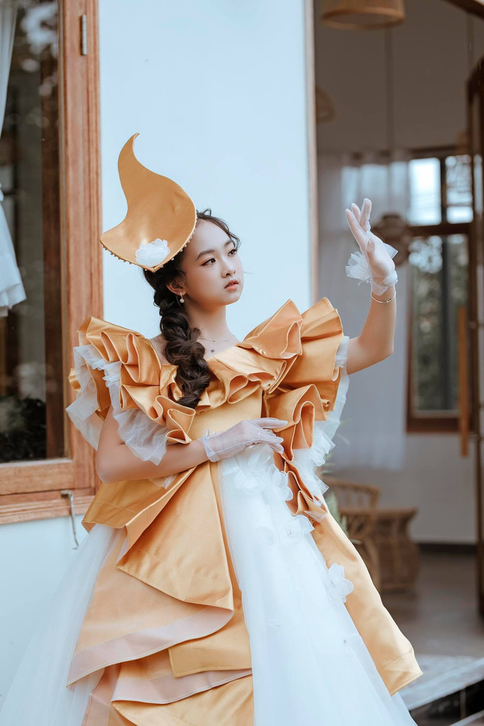 Cô bé còn được giới chuyên môn đánh giá cao vì khả năng biểu cảm chuyên nghiệp