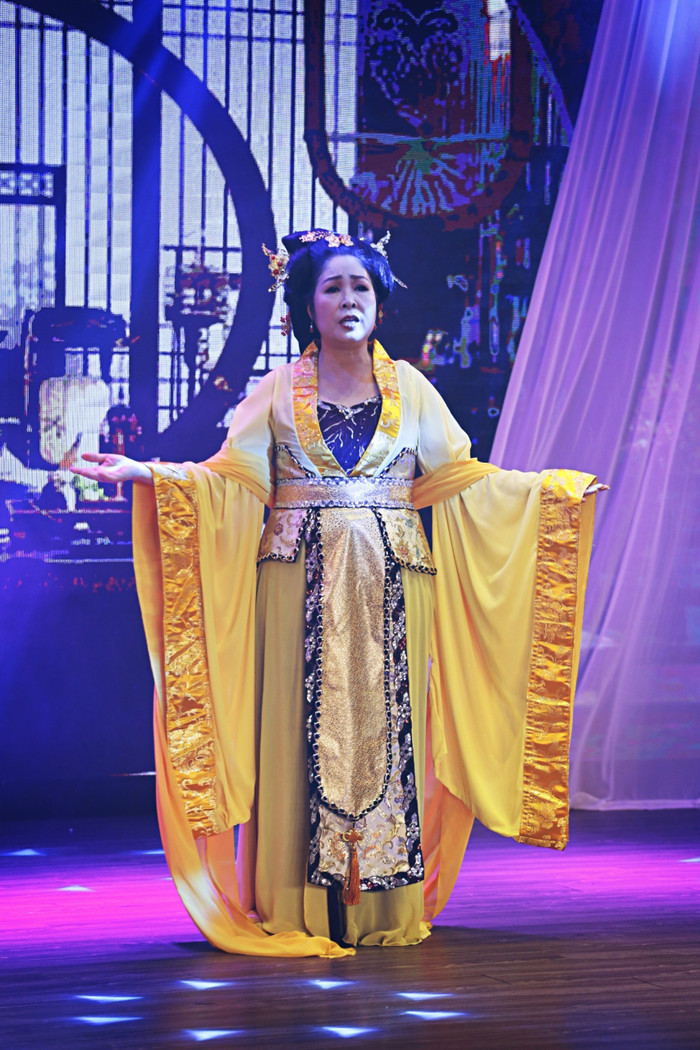 NSND Hồng Vân gây bất ngờ với giọng ca 'cực đỉnh', lưu giữ kỉ niệm tình yêu với chồng Ảnh 7