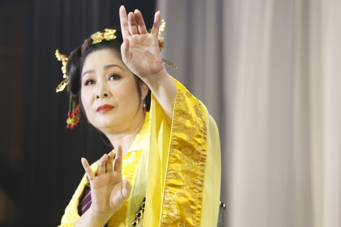 NSND Hồng Vân gây bất ngờ với giọng ca 'cực đỉnh', lưu giữ kỉ niệm tình yêu với chồng Ảnh 8