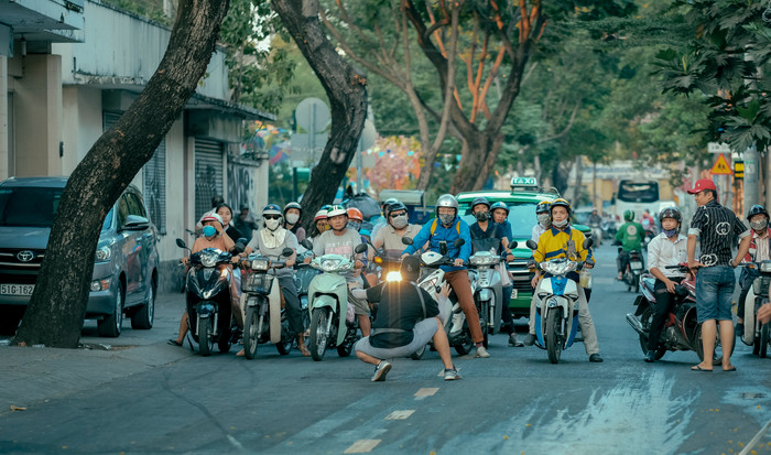 'Sài Gòn trong cơn mưa': Hành trình 'săn mưa' gian nan, còn phải quay vào mùng 1 Tết Ảnh 4
