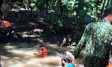 Lực lượng chức năng đã tìm thấy thi thể bà Mừng. Ảnh: báo Công an