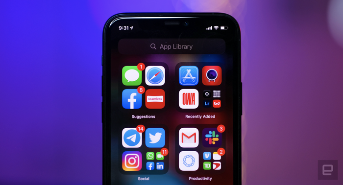 iOS 14 bị cộng đồng người dùng iPhone phàn nàn vì khiến máy bị nóng và hao pin hơn sau khi cập nhật. (Ảnh: Engadget)