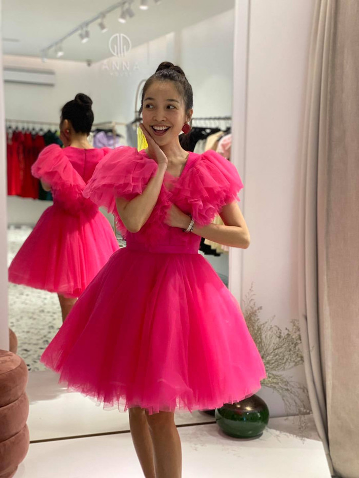 Qua những hình ảnh được Hiền Thục đăng tải, quả thật khó có ai đoán được nữ ca sĩ đã là mẹ 1 con và sắp bước sang tuổi 40.