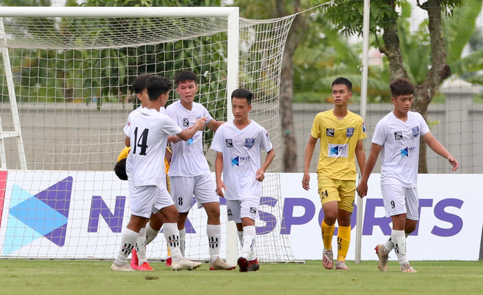Học viện NutiFood hạ SLNA 4-2, qua đó gặp HAGL ở bán kết VCK U17 Quốc gia 2020.
