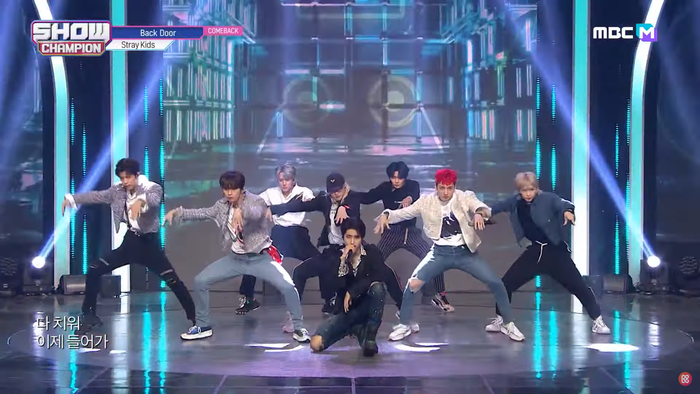 Cạnh tranh với BLACKPINK, YooA... STRAY KIDS xuất sắc ẵm cúp Show Champion Ảnh 4