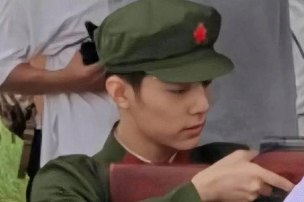 Tiêu Chiến gầy gò, hốc hác trong tạo hình phim mới Ảnh 7