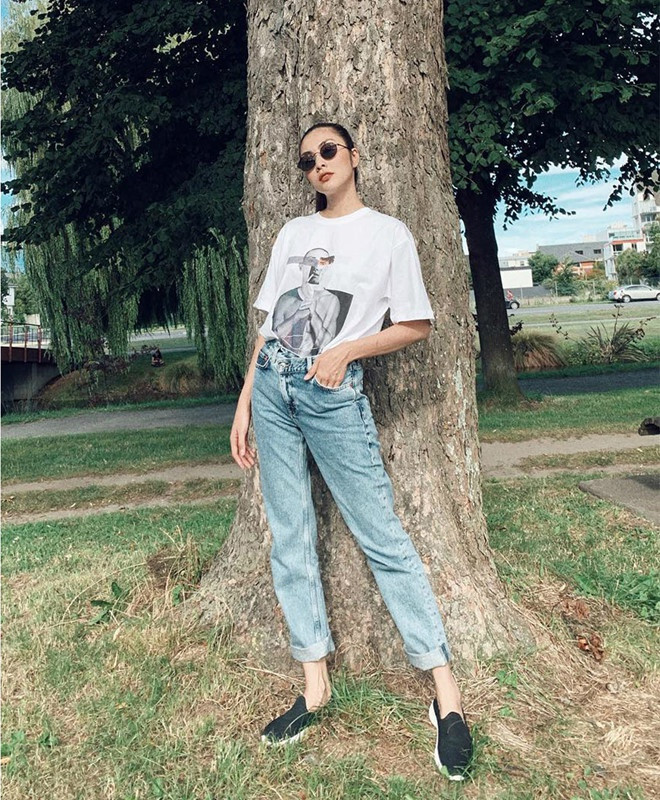 Nói đến chất liệu jeans, chắc chắn không thể bỏ qua những chiếc quần với đủ loại phom dáng, trẻ trung và rất dễ mặc. 