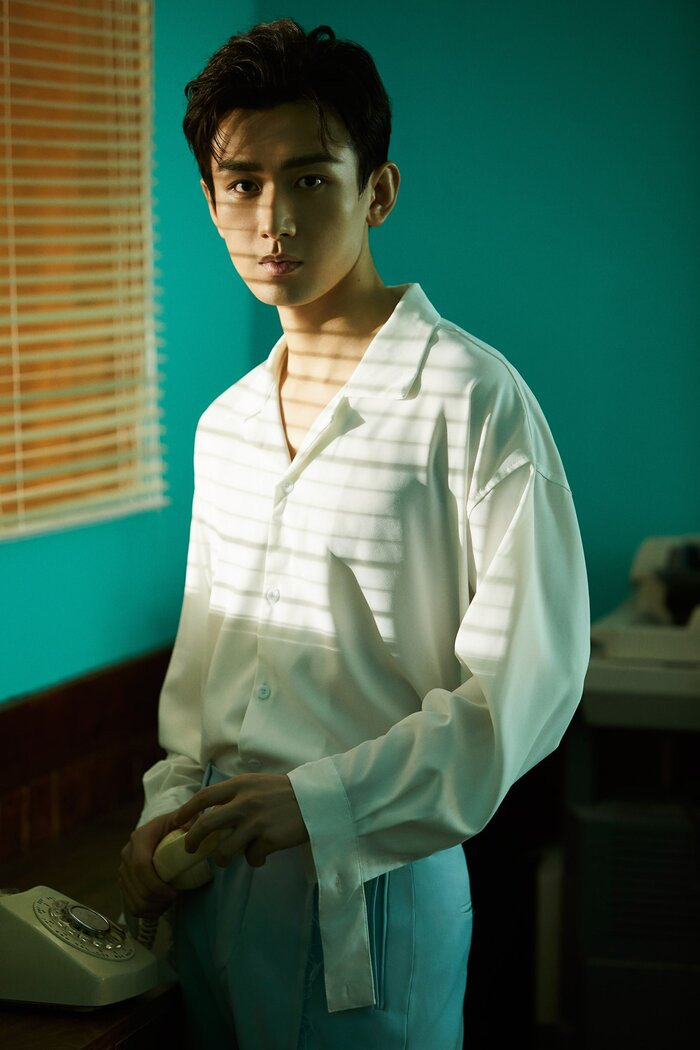 Phong cách thời trang Minimalism thanh lịch và giản đơn có vẻ rất được lòng chàng diễn viên điển trai