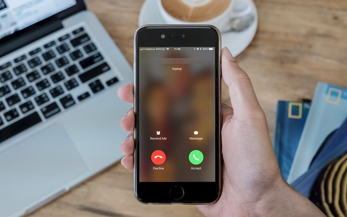 Các đối tượng lừa đảo thường yêu cầu bị hại không được kể câu chuyện vừa trao đổi cho bất kỳ ai. (Ảnh: Shutterstock)
