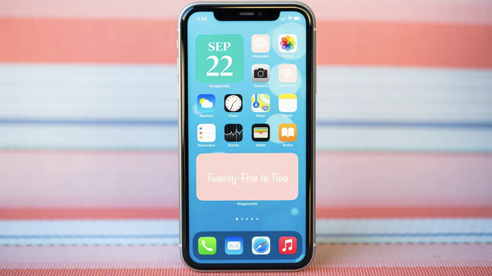 Lượng lớn người dùng iPhone đã tải về và cài đặt iOS 14 chỉ sau thời gian ngắn được phát hành. (Ảnh: Cnet)
