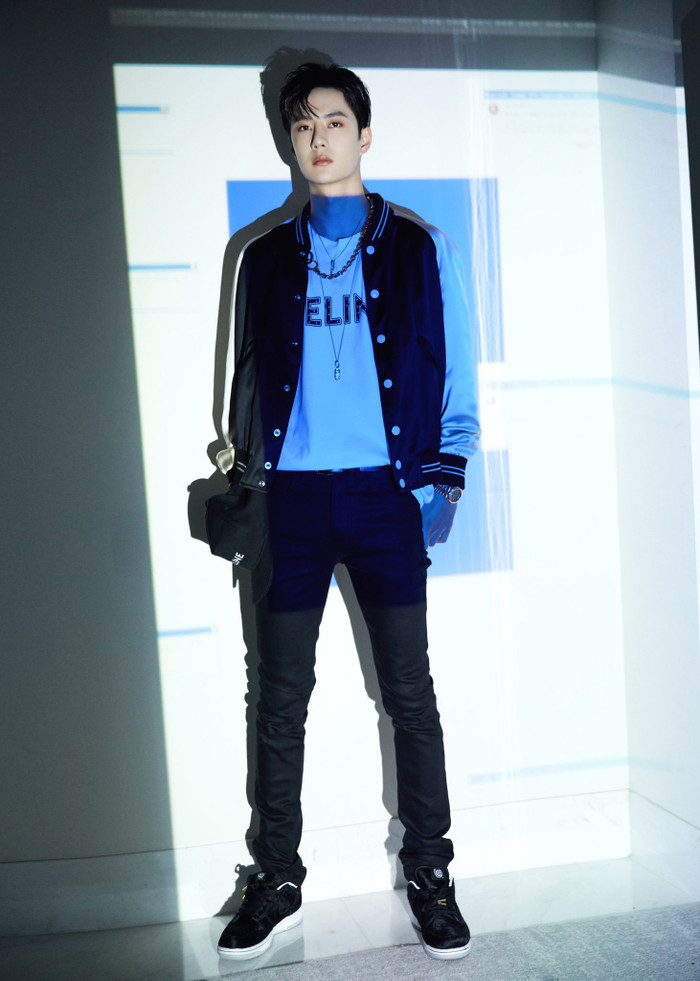 Dịch Dương Thiên Tỉ không đến tham gia Giải thưởng Kim Ưng vì không muốn trở thành Địch Lệ Nhiệt Ba thứ hai? Ảnh 15