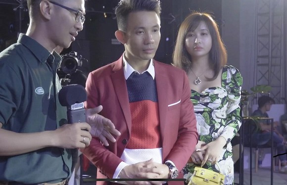 Mina Phạm xuất hiện với vẻ ngoài 'kém sắc'.