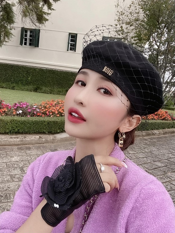 Sánh đôi bên ông xã, vợ hai Minh Nhựa tiếp tục gây 'choáng' khi lộ nhan sắc khác biệt giữa ảnh tự đăng 'sống ảo' và hình chưa qua chỉnh sửa Ảnh 3