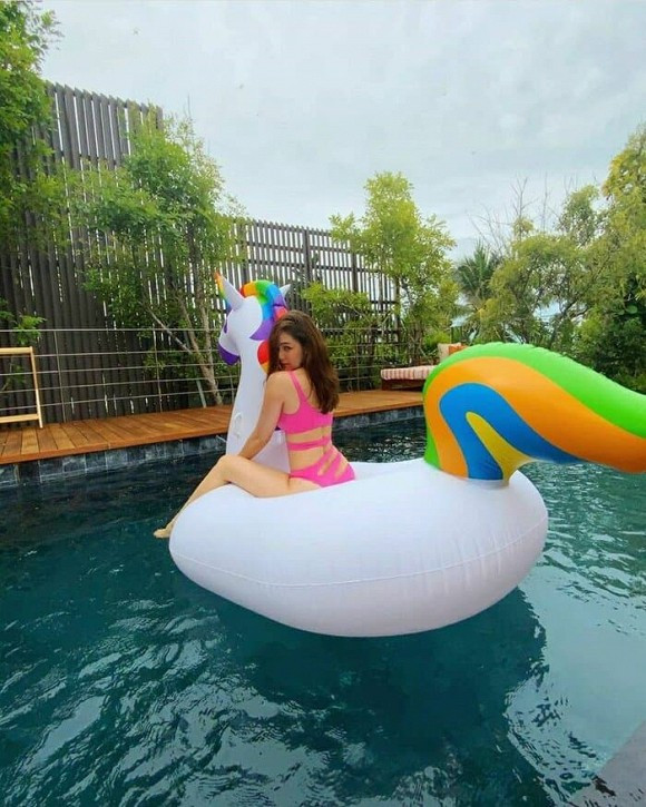 Vòng 3 quyến rũ hút mắt trong khung hình