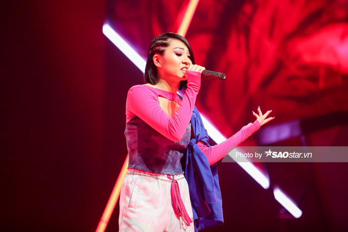 Tuimi làm mới hit 'Áo xanh', Rap đỉnh hát mượt khiến Datmaniac - Hồ Hoài Anh trầm trồ: Quyết làm Queen Of Rap hoàn toàn có lý do! Ảnh 4