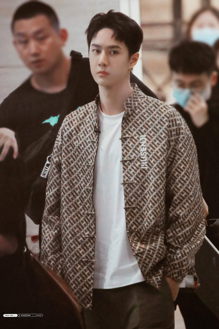 Vương Nhất Bác dù 'khó ở' và tròn trịa nhưng vẫn rất đẹp trai khi ghi hình chương trình Thiên thiên hướng thượng ngày 24/9 Ảnh 5