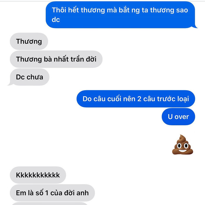 Nam MC liền dỗ dành bà xã bằng những lời ngọt ngào như: “Lát về hôn bù”, “Thương bà nhất trên đời”, “Em là số 1 của đời anh”,...