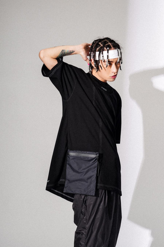 Được biết, anh chỉ mất 20 phút để sáng tác hoàn chỉnh ca khúc này. Đây cũng là ca khúc mở đường cho EP. Mories sắp ra mắt.