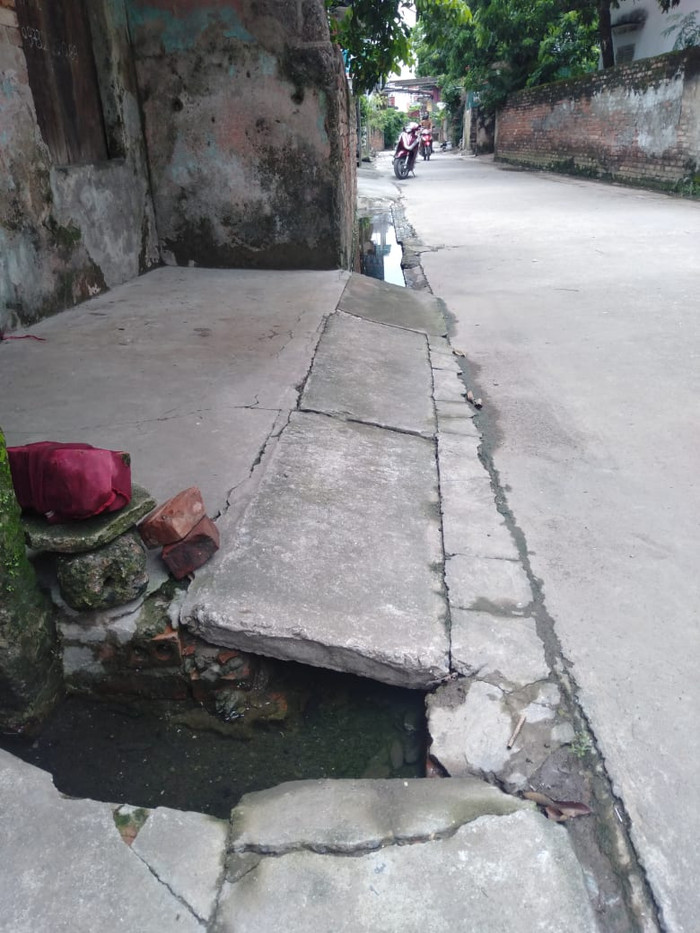 Cống nước thải Long bắt con nằm.