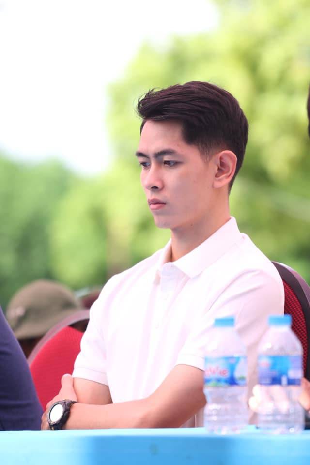 Giáo viên với ngoại hình 'soái ca' khiến bao nữ sinh đốn tim